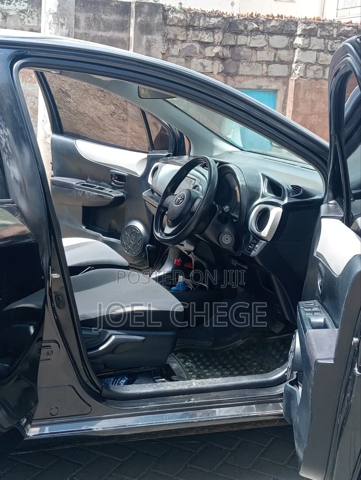Toyota Vitz 2011 Black