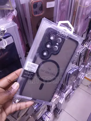Black Classic MagSafe Transluscent Case Designed for SM S25 Ultra