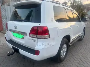 Toyota Land Cruiser 2008 White