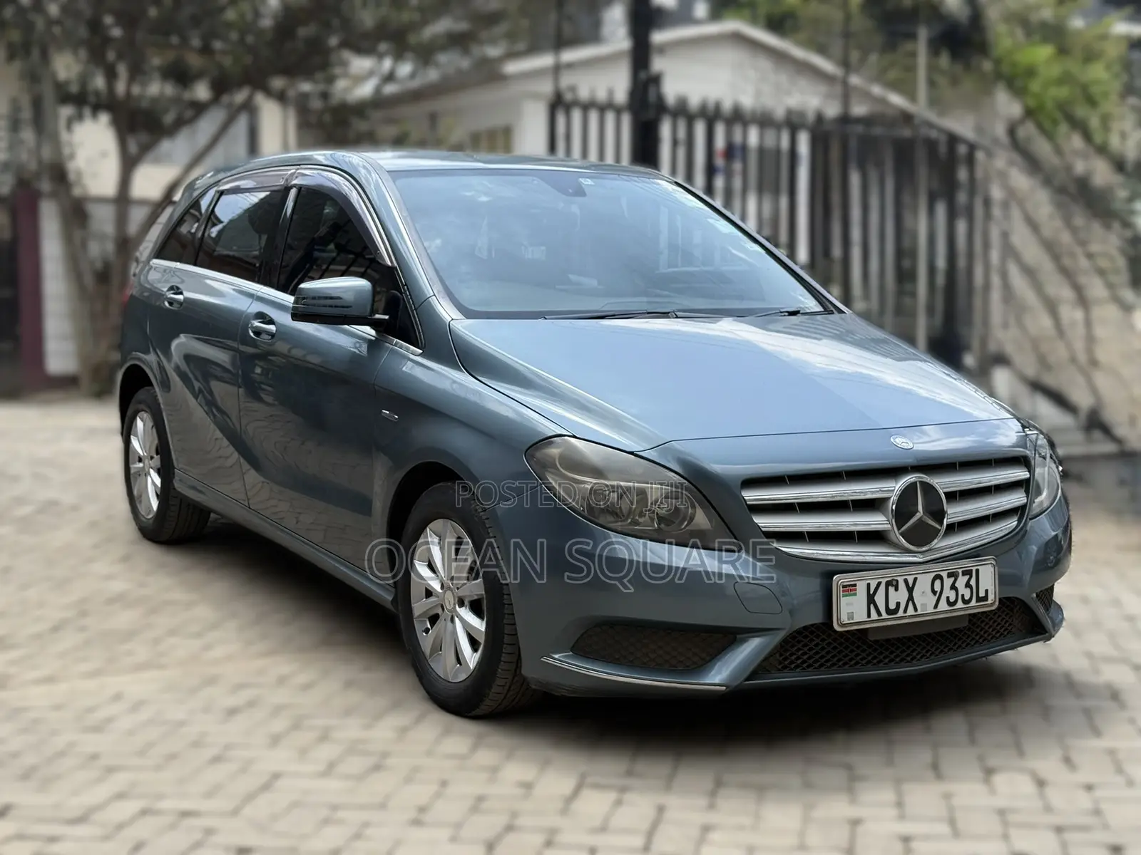 Mercedes-Benz B-Class B180 Petrol 2012 Blue