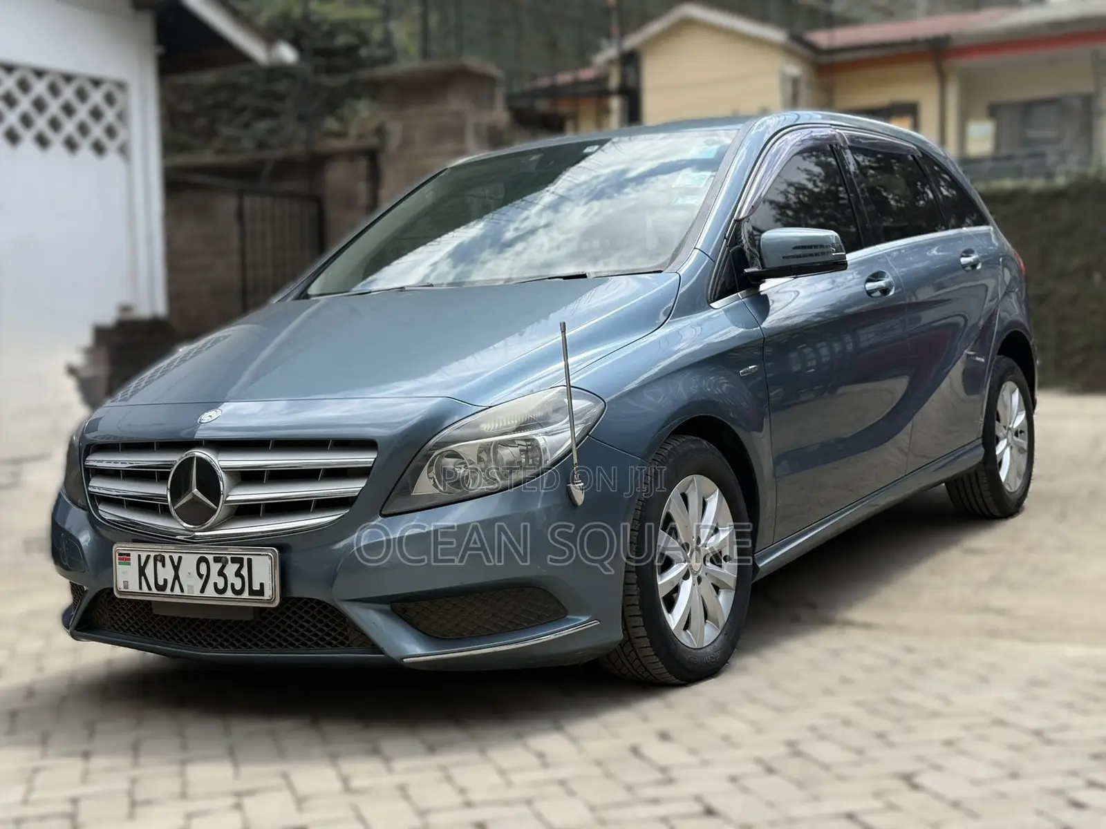 Mercedes-Benz B-Class B180 Petrol 2012 Blue
