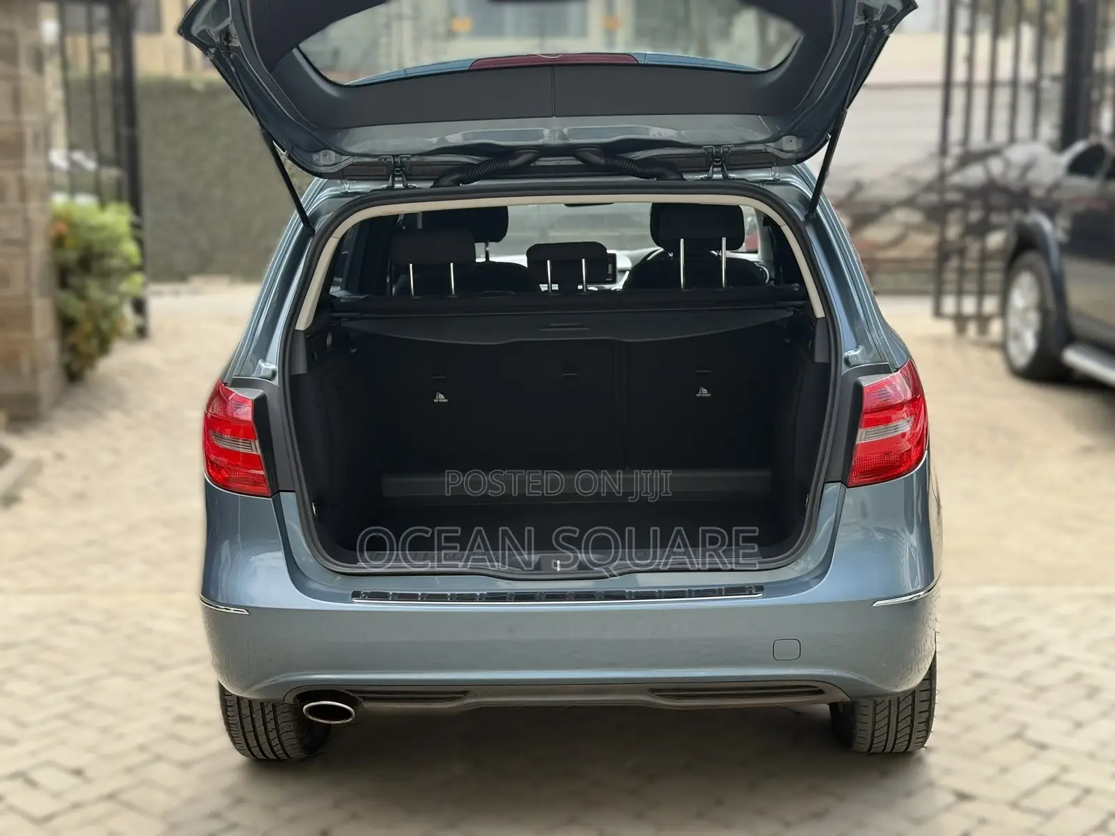 Mercedes-Benz B-Class B180 Petrol 2012 Blue