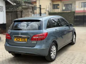 Mercedes-Benz B-Class B180 Petrol 2012 Blue