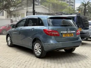 Mercedes-Benz B-Class B180 Petrol 2012 Blue