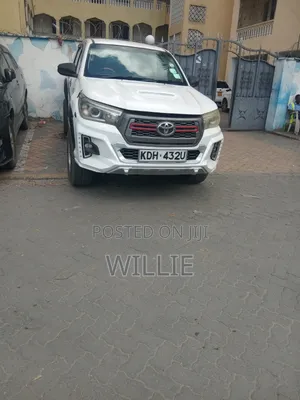 Toyota Hilux 2011 White