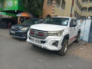 Toyota Hilux 2011 White
