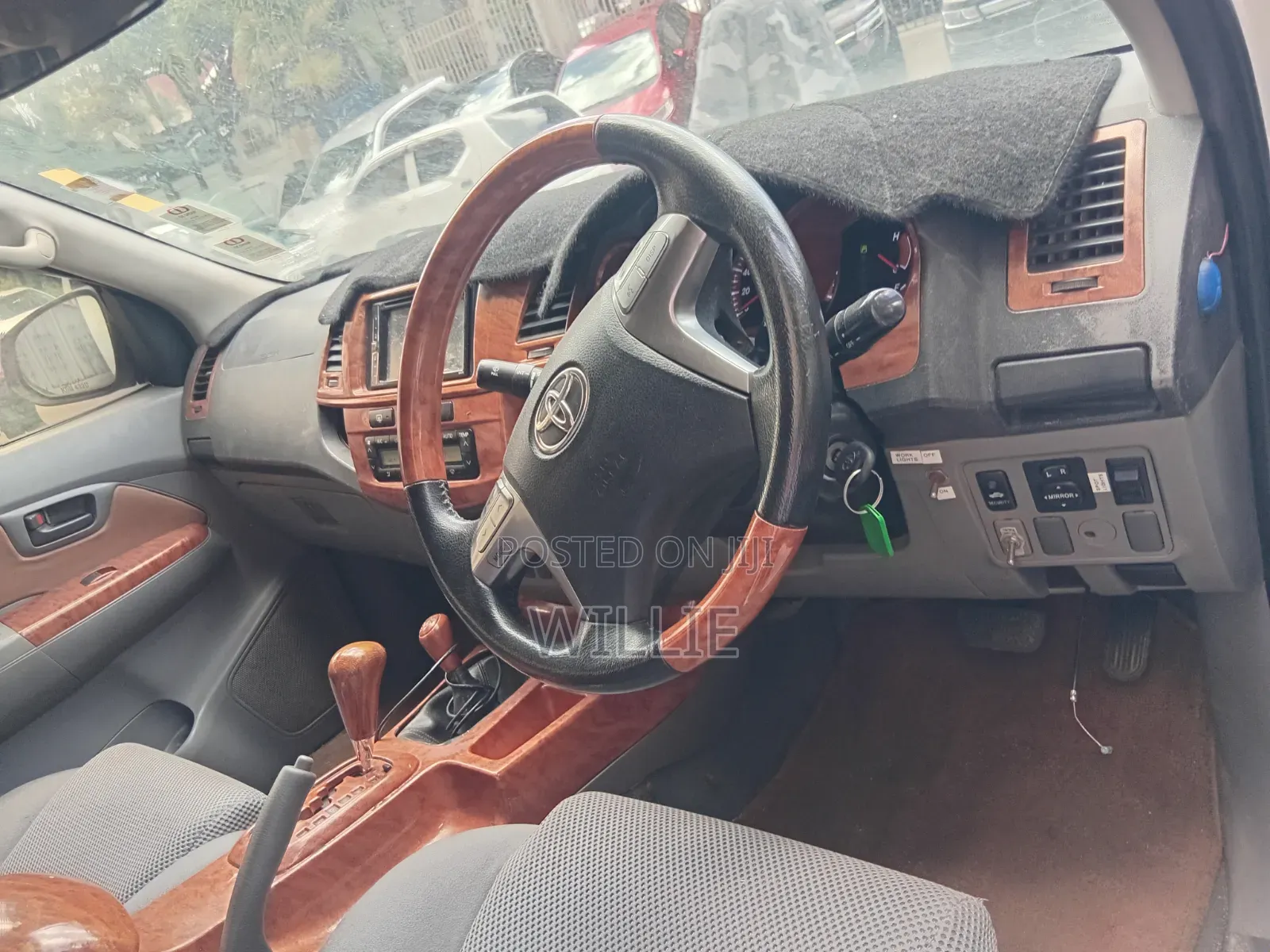 Toyota Hilux 2011 White