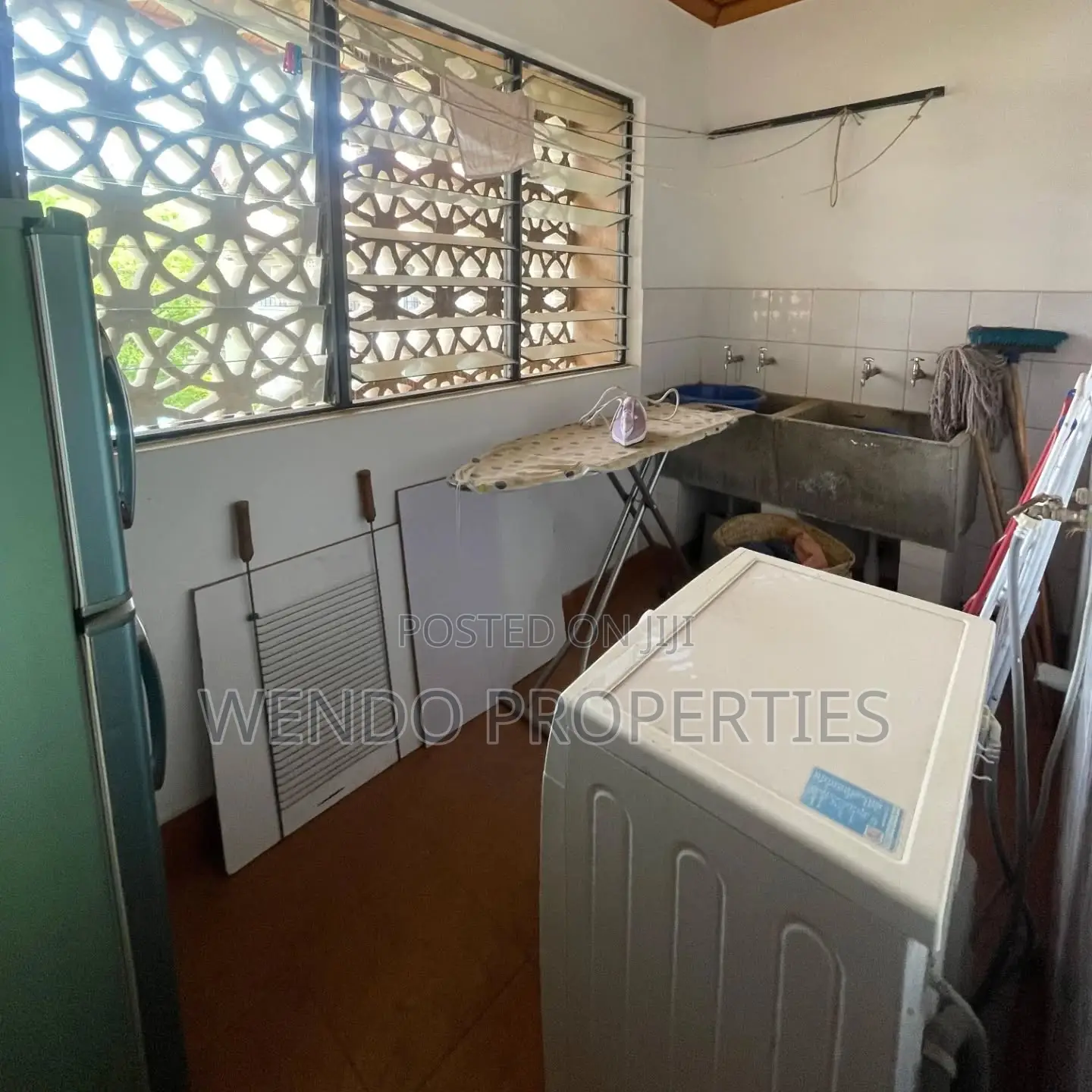 4bdrm Penthouse in State House Area for rent