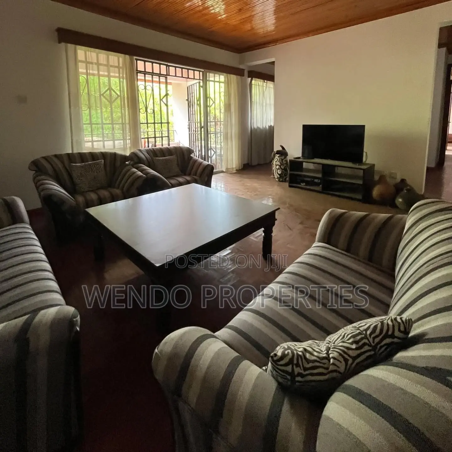 4bdrm Penthouse in State House Area for rent