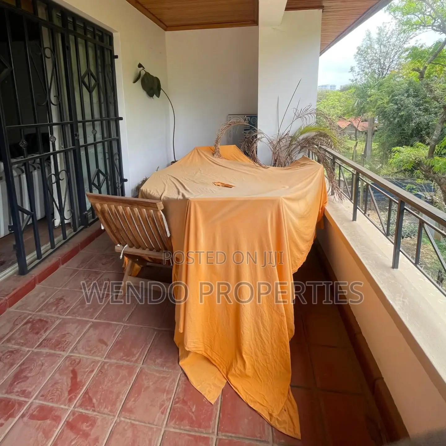 4bdrm Penthouse in State House Area for rent