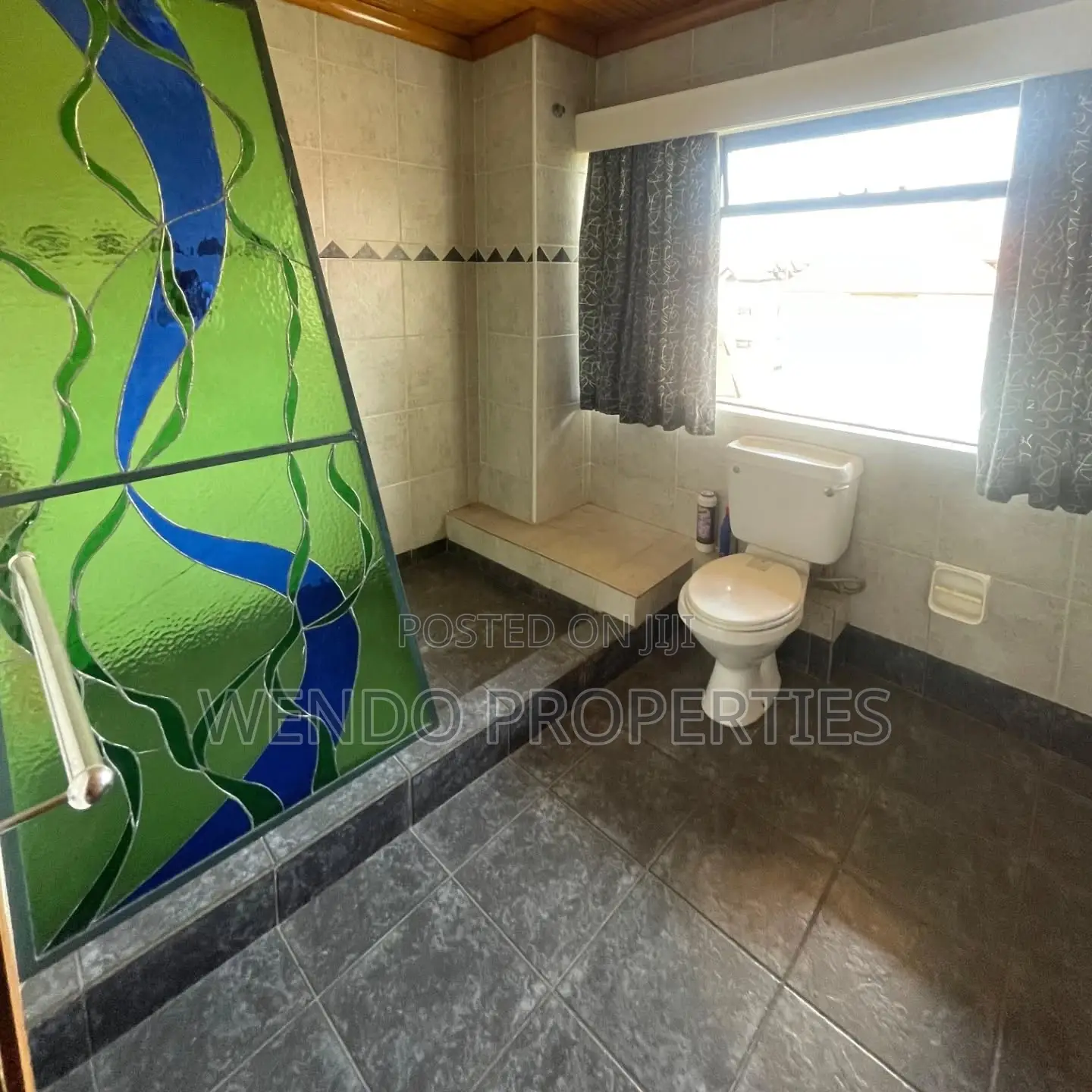4bdrm Penthouse in State House Area for rent