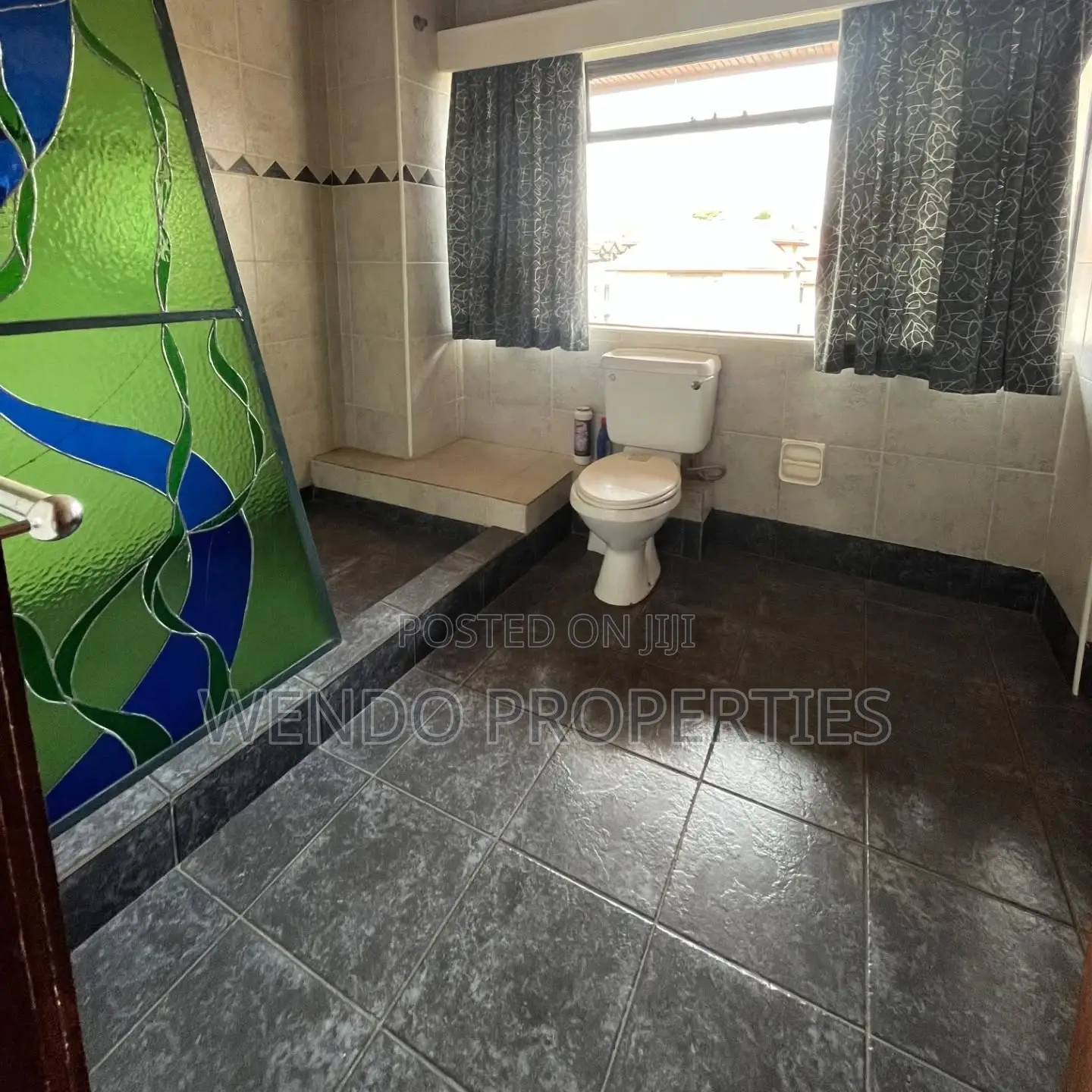 4bdrm Penthouse in State House Area for rent