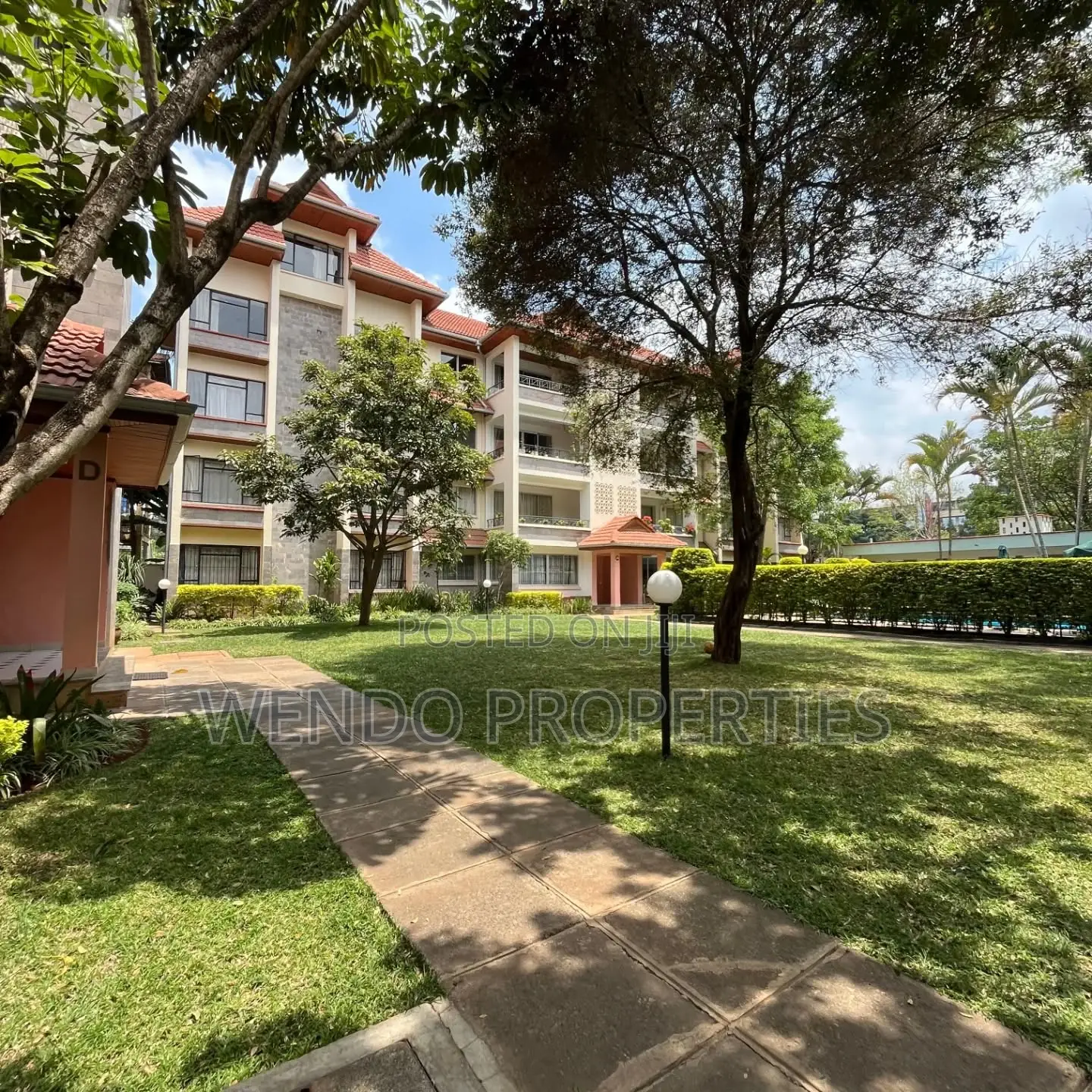 4bdrm Penthouse in State House Area for rent