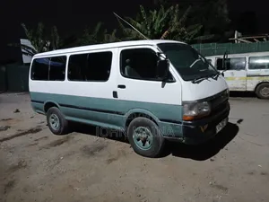 Toyota Hilux 2001 White