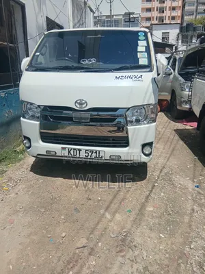 Toyota HiAce 2018 White