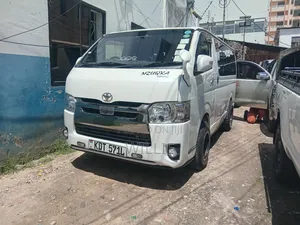 Toyota HiAce 2018 White