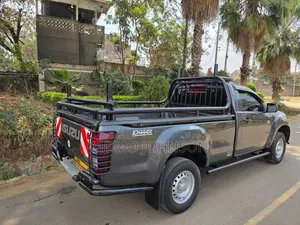 Isuzu D-MAX 2023 Gray