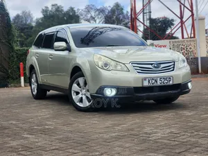 Subaru Outback 2.5i 2010 Gold