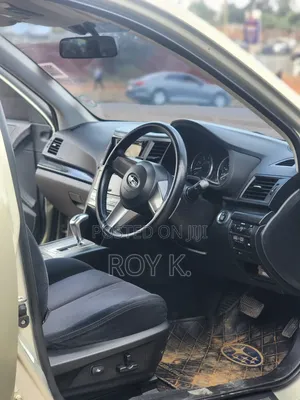 Subaru Outback 2.5i 2010 Gold