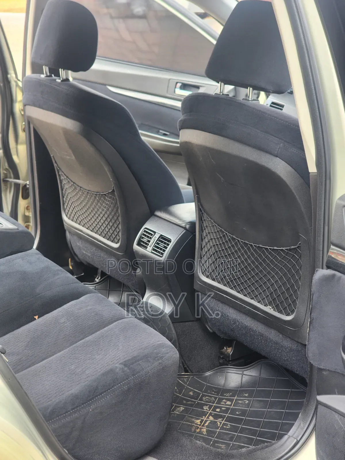 Subaru Outback 2.5i 2010 Gold