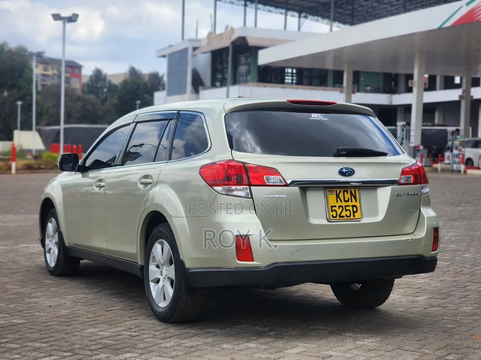 Subaru Outback 2.5i 2010 Gold