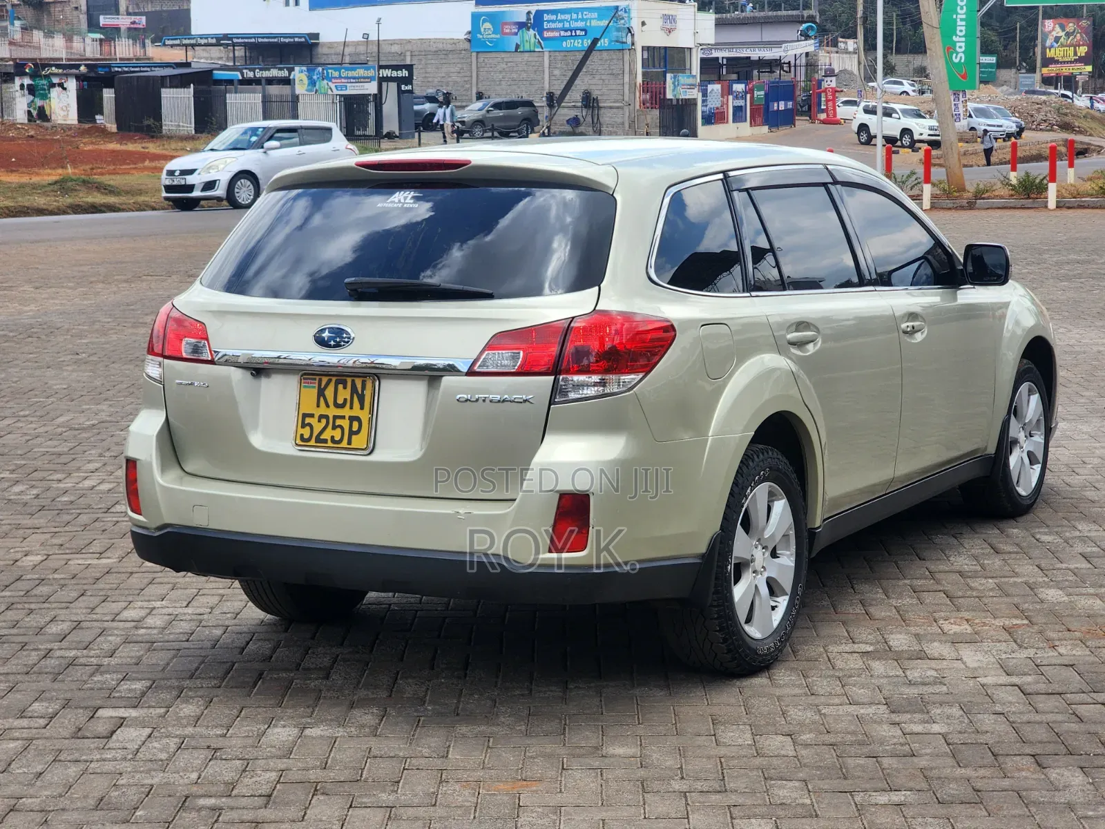 Subaru Outback 2.5i 2010 Gold