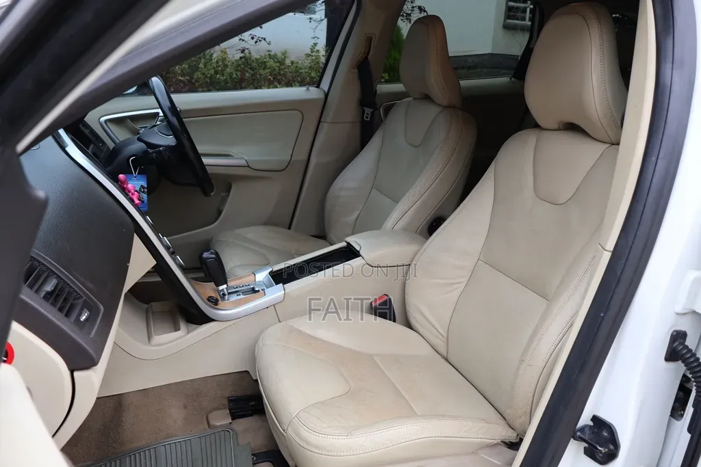 Volvo XC60 T6 AWD 2010 Pearl