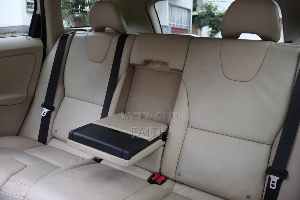 Volvo XC60 T6 AWD 2010 Pearl