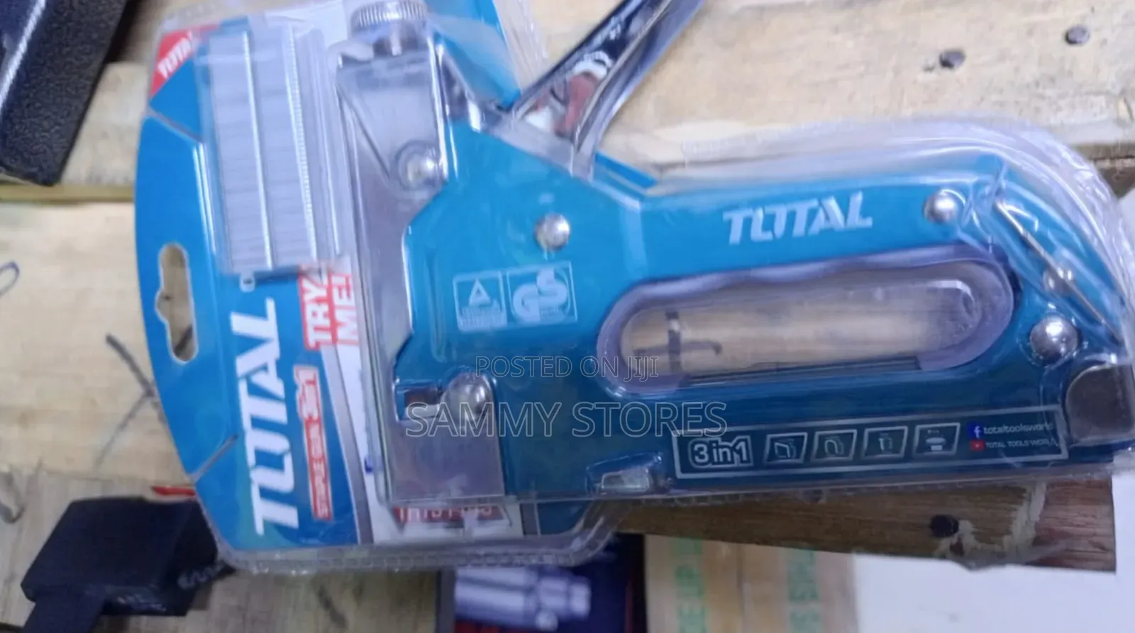TOTAL Heavy Duty 3-in-1 Staple Gun