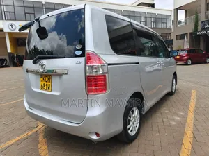 Toyota Noah 2009 Silver