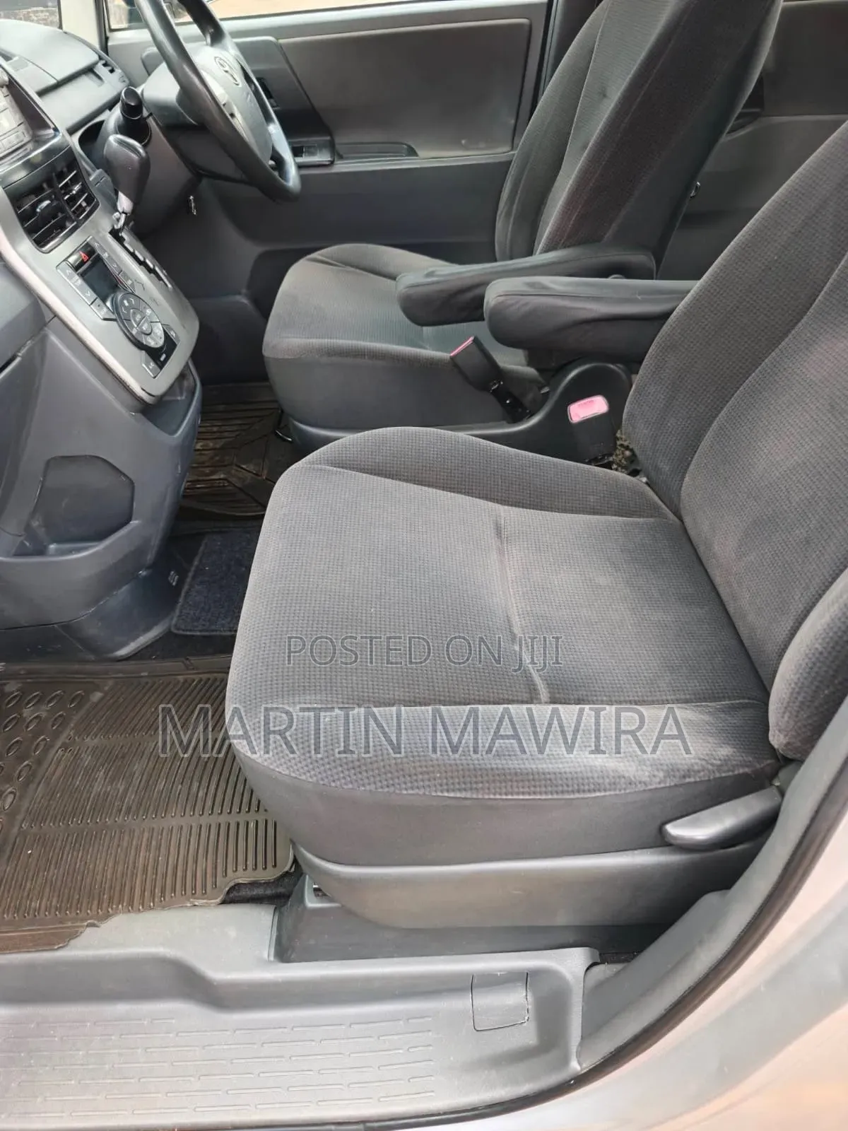 Toyota Noah 2009 Silver