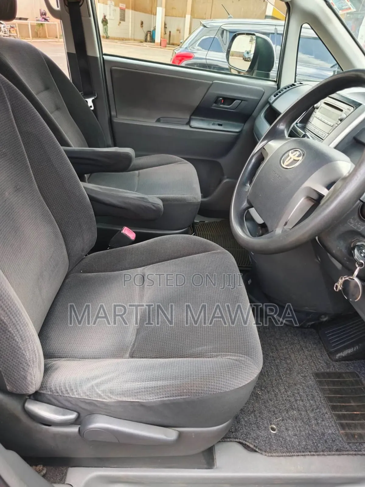 Toyota Noah 2009 Silver