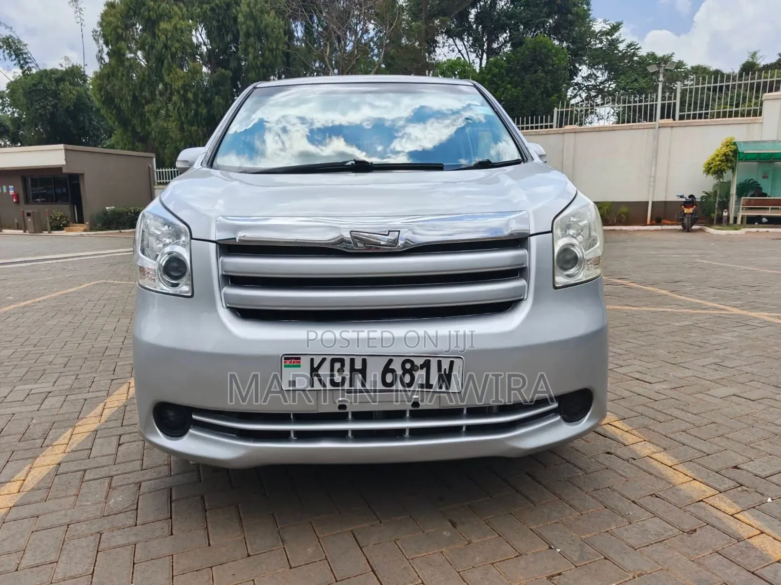 Toyota Noah 2009 Silver