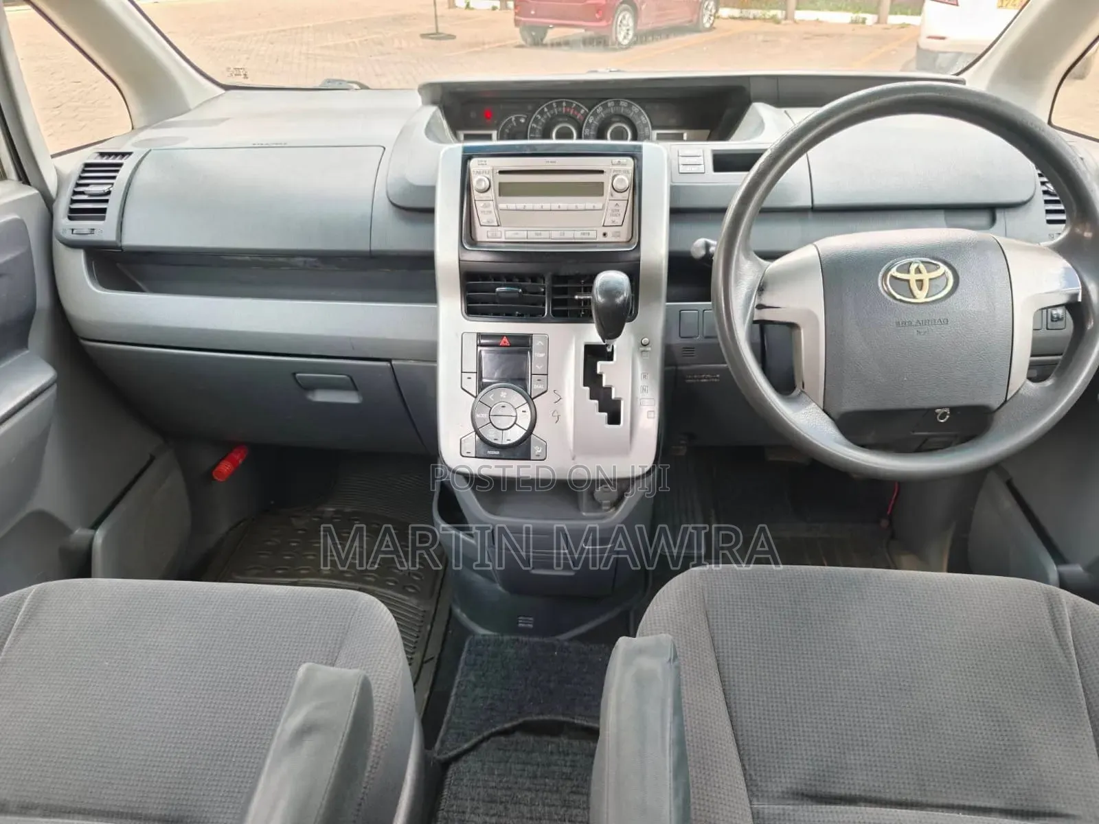 Toyota Noah 2009 Silver