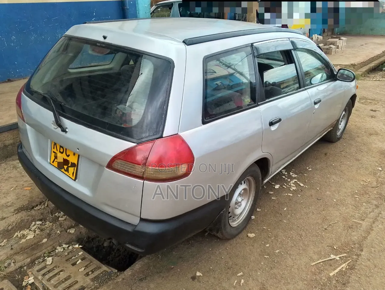 Nissan Wingroad 2002 Silver