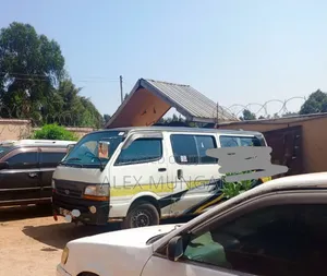Toyota HiAce 2002 White