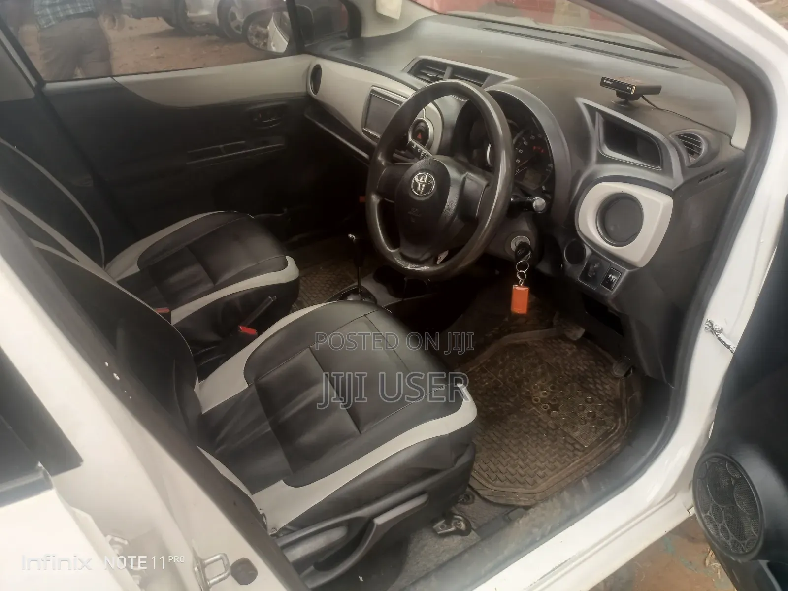 Toyota Vitz 1.0 FWD 5dr 2013 White