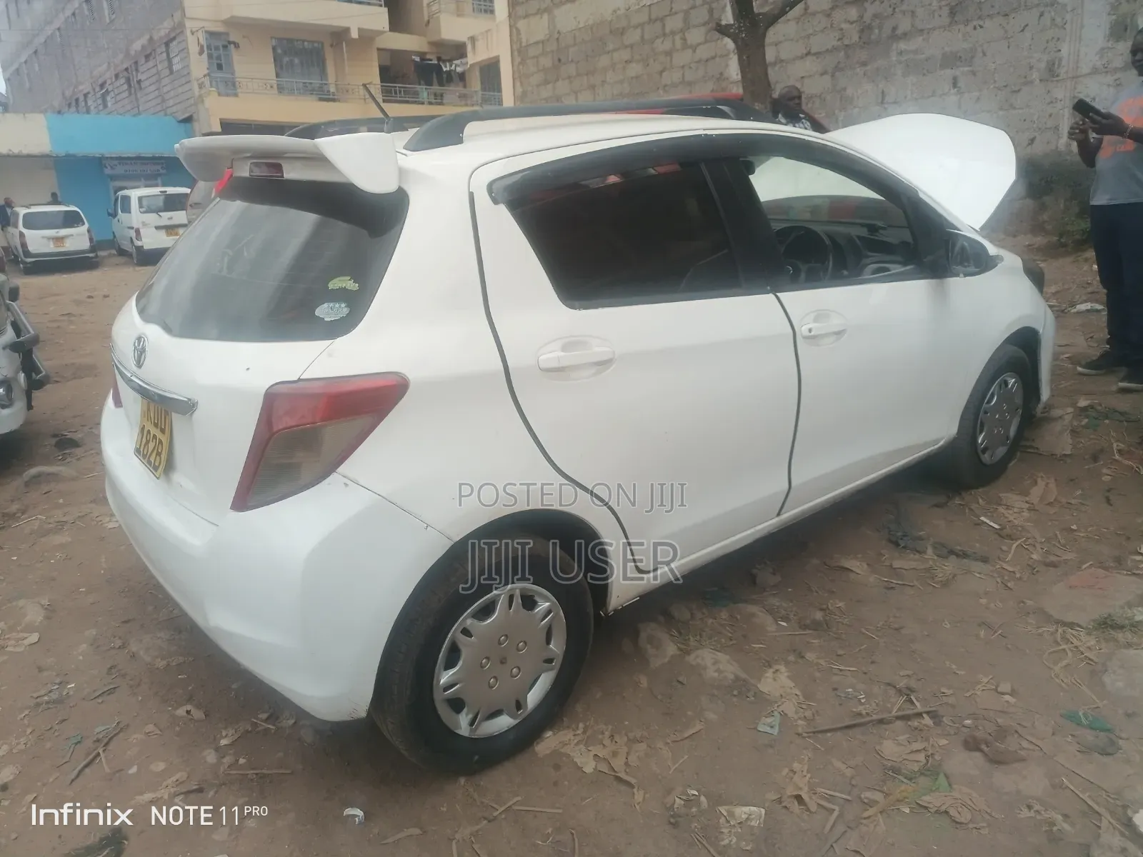 Toyota Vitz 1.0 FWD 5dr 2013 White