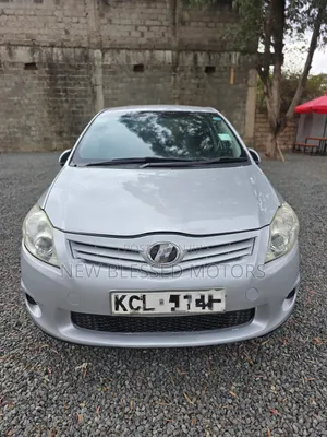 Toyota Auris 2010 Silver