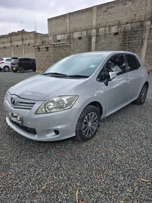 Toyota Auris 2010 Silver