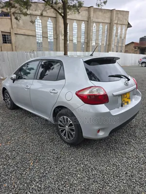 Toyota Auris 2010 Silver