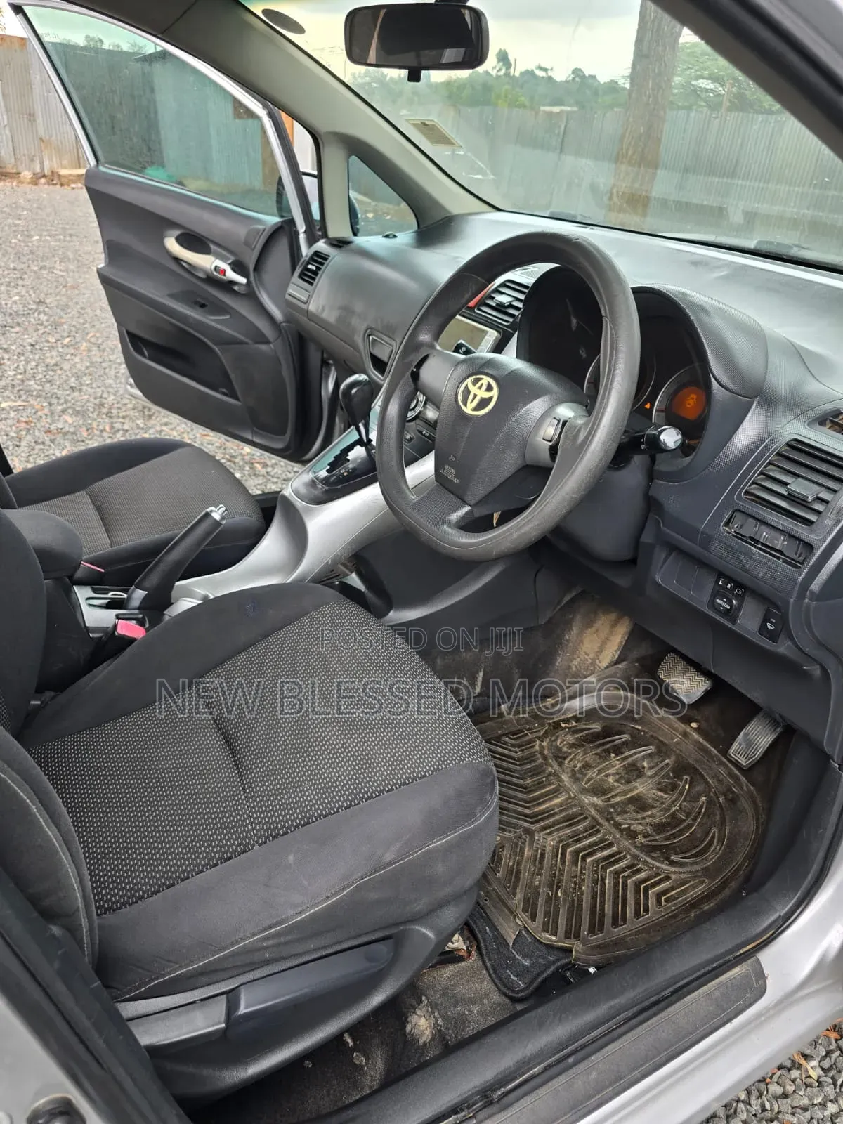 Toyota Auris 2010 Silver