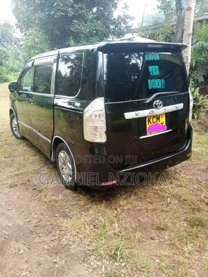 Toyota Voxy V 2WD 7-Seater 2010 Black