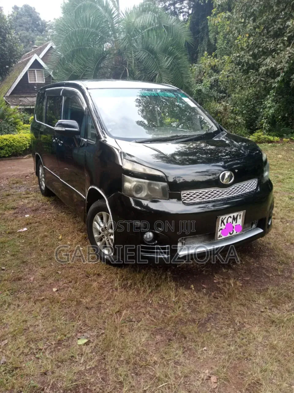 Toyota Voxy V 2WD 7-Seater 2010 Black