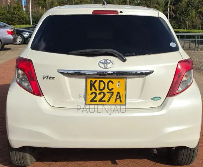 Toyota Vitz 2014 White