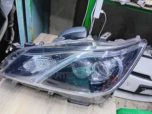Crown 2015 Headlight