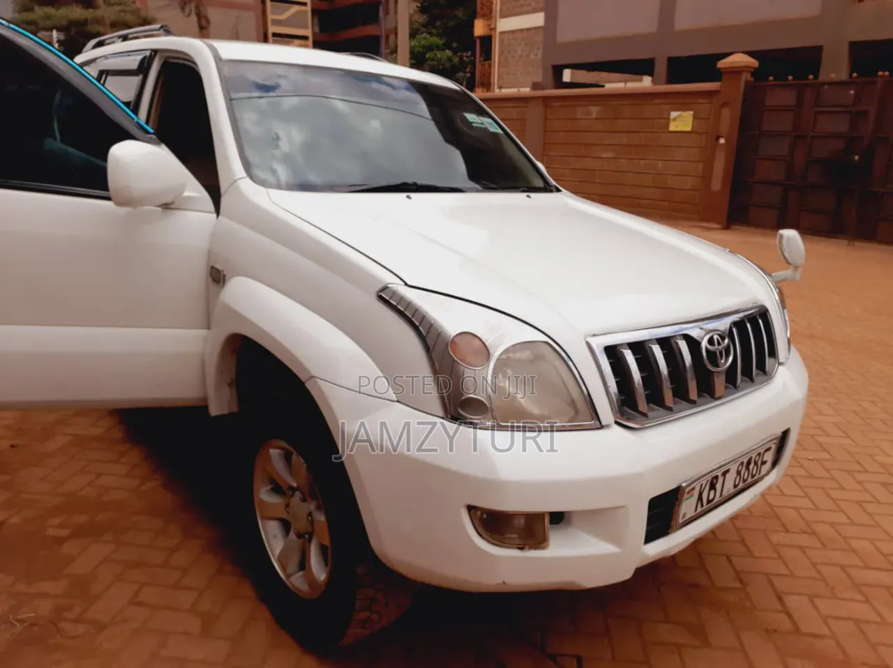 Toyota Land Cruiser Prado 2006 White