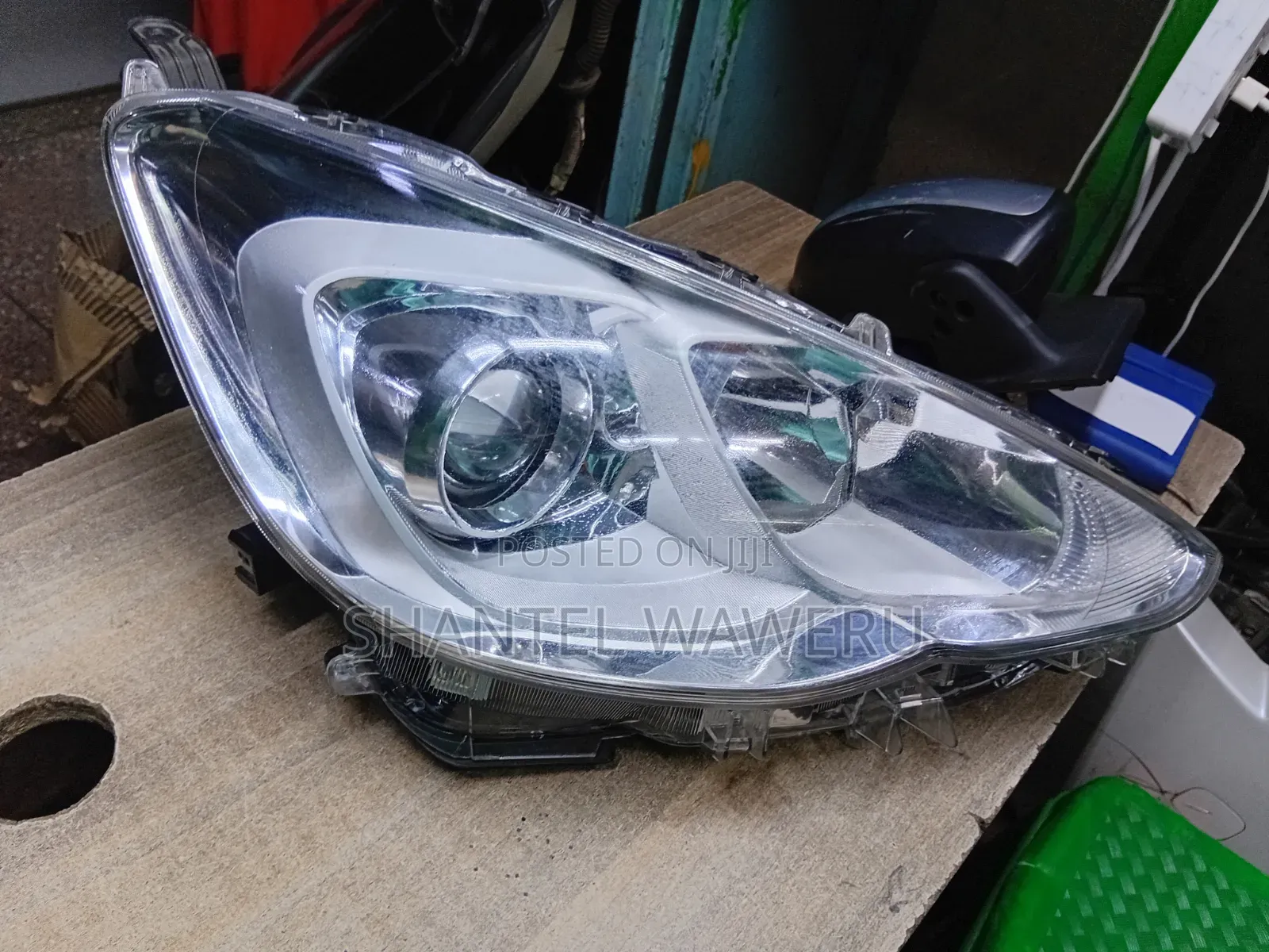 Aqua 2014 Headlight