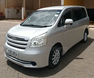 Toyota Noah 2009 Silver