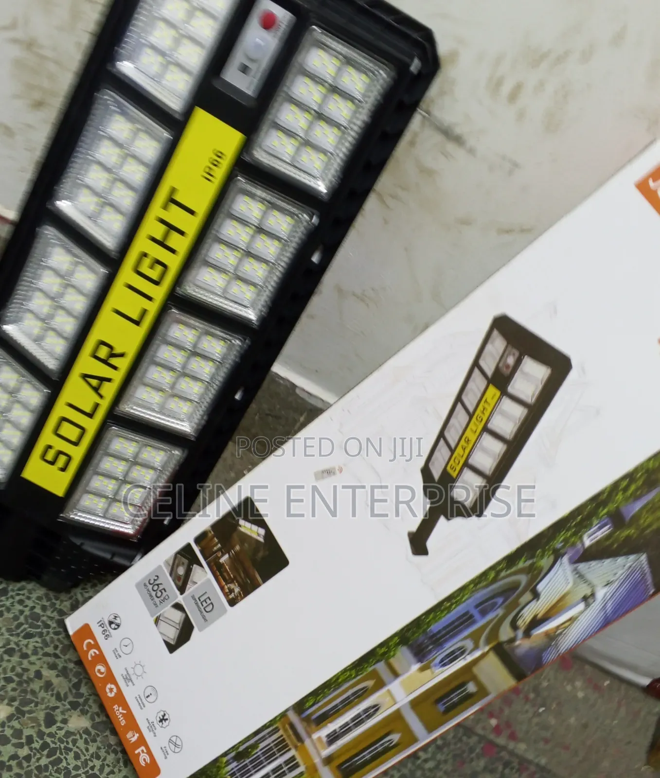 300W Solar LED Street Light – Automatic Dusk-to-Dawn Lighting